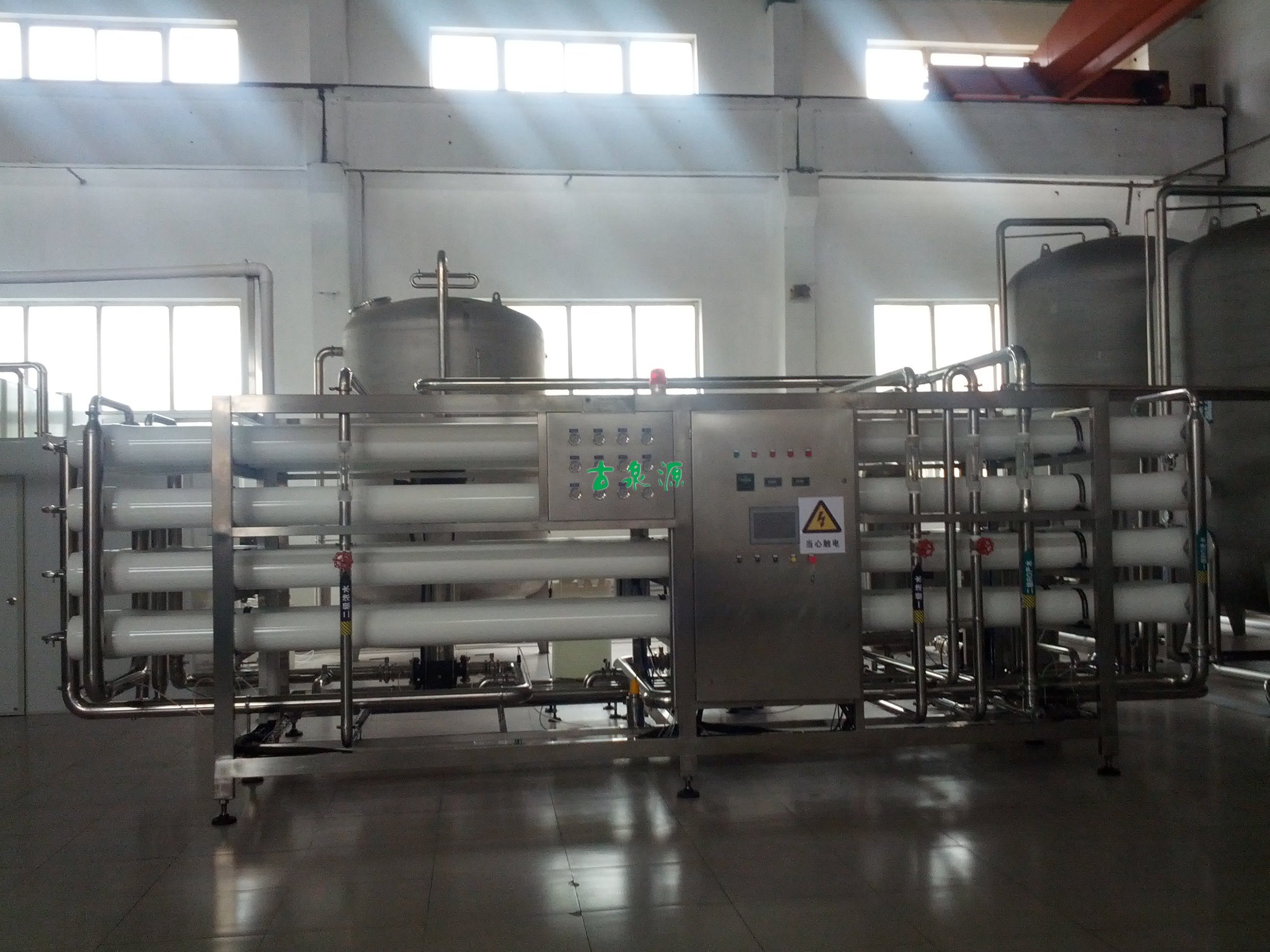 桶裝水灌裝機淺談無負壓供水設(shè)備工作原理?